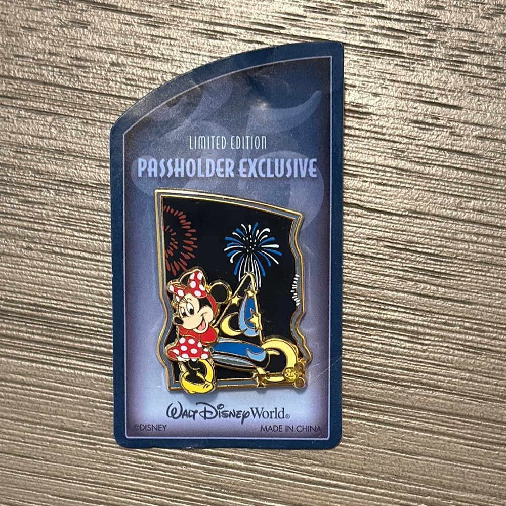 Disney Parks Passholder Exclusive Pin - Minnie Mouse - 2007 - MGM Studios LE
